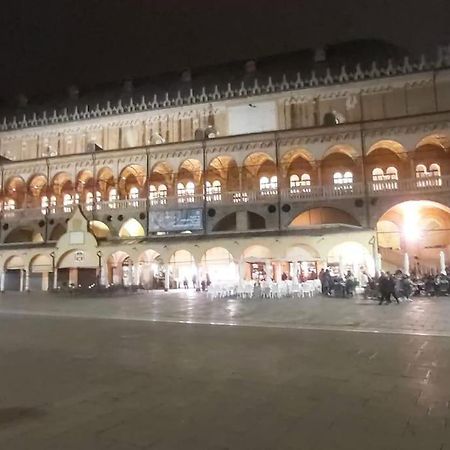 Romantic Studio In The Historical Heart Of بادوفا المظهر الخارجي الصورة
